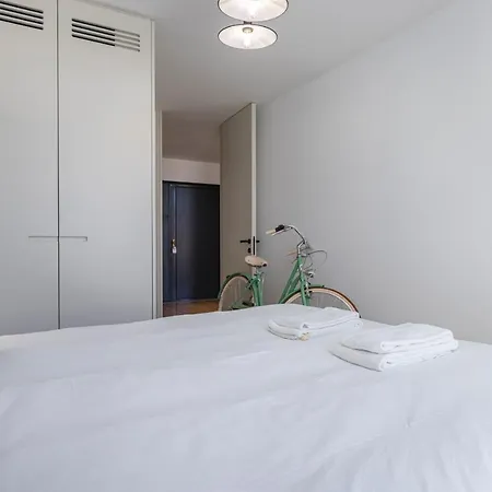 Spacious 3Bdr Apartment With Balcony By Lovelystay