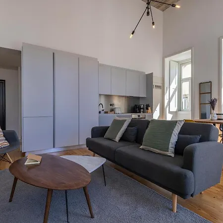 아파트 Spacious 3Bdr Apartment With Balcony By Lovelystay 리스본
