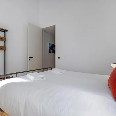 Spacious 3Bdr Apartment With Balcony By Lovelystay 아파트