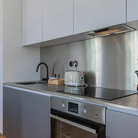아파트 Spacious 3Bdr Apartment With Balcony By Lovelystay 리스본