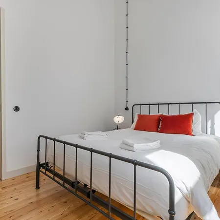 Spacious 3Bdr Apartment With Balcony By Lovelystay *