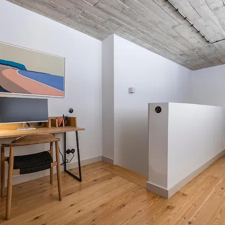 Spacious 3Bdr Apartment With Balcony By Lovelystay リスボン