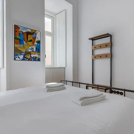 Spacious 3Bdr Apartment With Balcony By Lovelystay * Lisboa