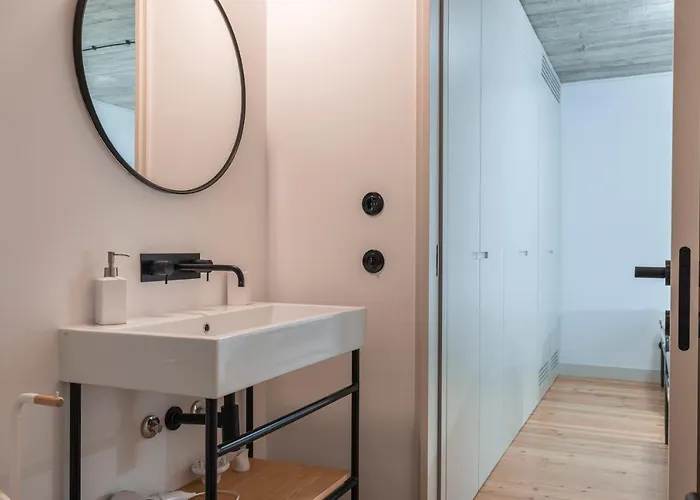 Glamorous 3bdr In Center By Lovelystay *