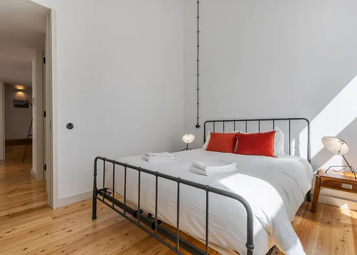 Glamorous 3bdr In Center By Lovelystay *